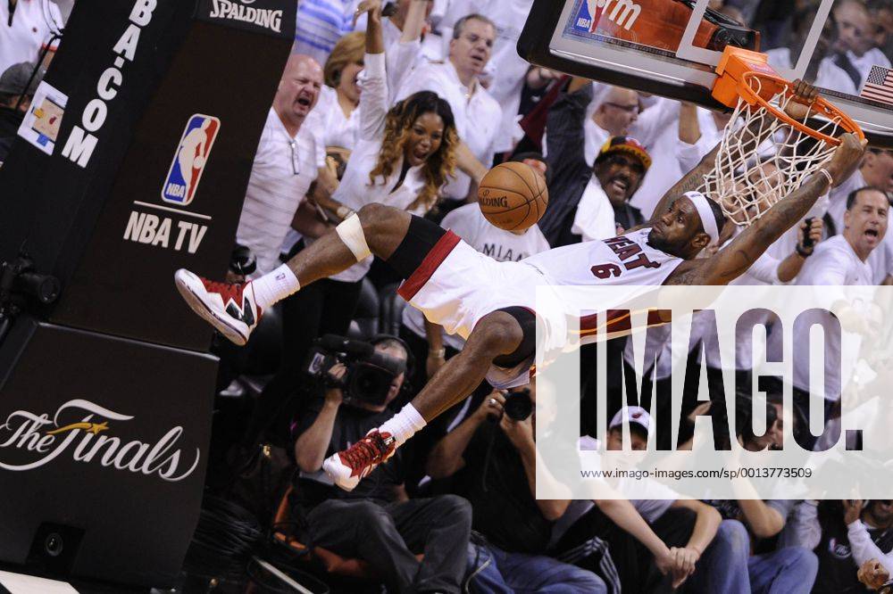 - Miami Heat s Lebron James dunks during Game Two of the 2013 NBA Basketball Herren USA Finals against San Antonio Spurs at AmericanAirlines Arena in Miami, Florida, the United States, on June 9, 2013. Heats won 103-84 to even 1-1. (Xinhua Fang Zhe) (SP)US-MIAMI-NBA-FINALS