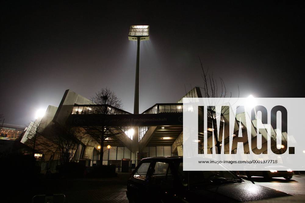 Fußball, Stadiongeschichte VfL Bochum Flutlicht erleuchtet das Bochumer Ruhrstadion Fußball 1. BL Herren Saison 2004 2005, VfL Bochum, Fotostory, Stadionstory Totale Ruhrstadion Bochum
