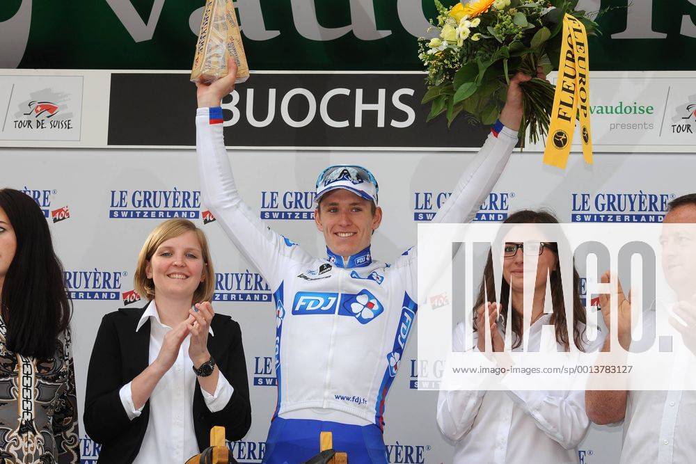 Arnaud DEMARE ( FRA FDJ - Francaise des Jeux ) gewinnt die vierte Etappe der Tour de Suisse - Siegerehrung - Podium - Jubel - Freude - Emotionen - Aktion - quer - Event: Tour de Suisse 2013 - 4.Etappe: Innertkirchen nach Buochs 174.4 km - Location: Schweiz - Europa - Datum: 11.06.2013