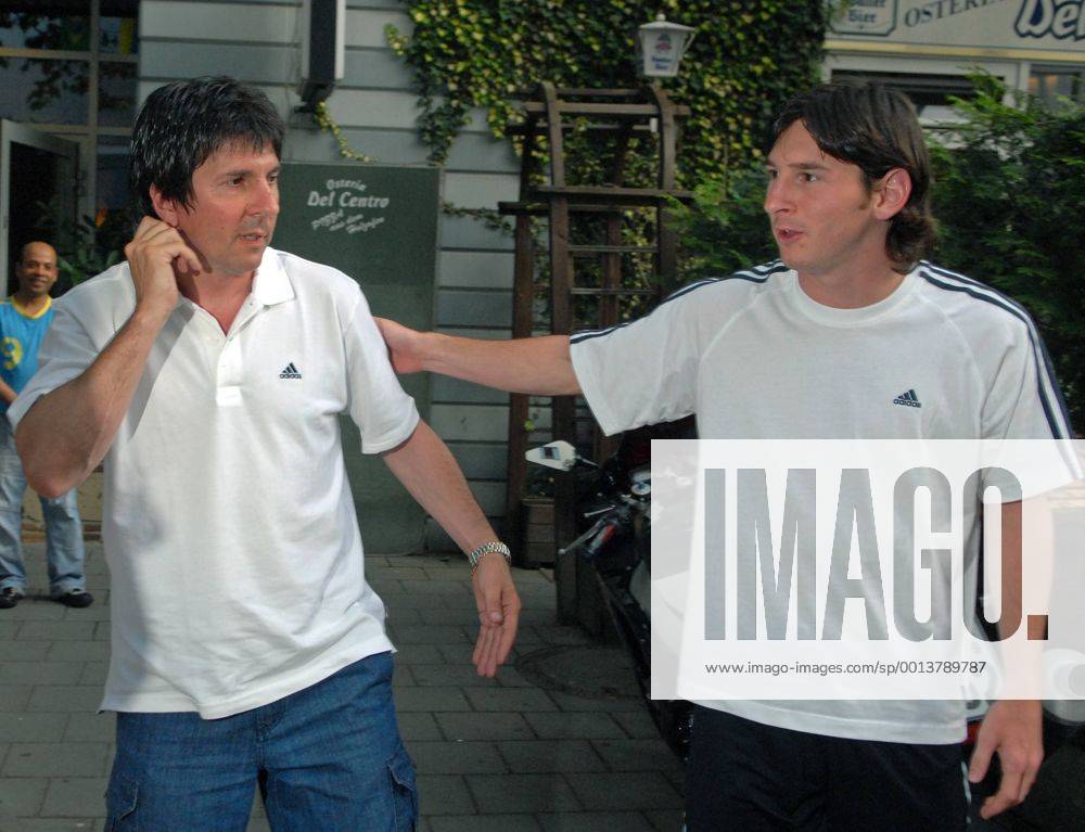 Lionel Messi (ARG) und sein Vater Jorge Horacio in Nürnberg, WM 2006 in Deutschland Foto: Sebastiao de Souza