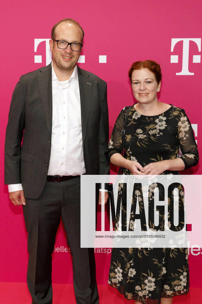 Katja Dörner with her husband Till Winkelmann at the premiere of Ludwig van Beethovens 10th Symphony, which was completed using artificial intelligence and based on notes by the composer, at the Telekom Forum Bonn, 09 10 2021 Foto:xC.xFuturexImage