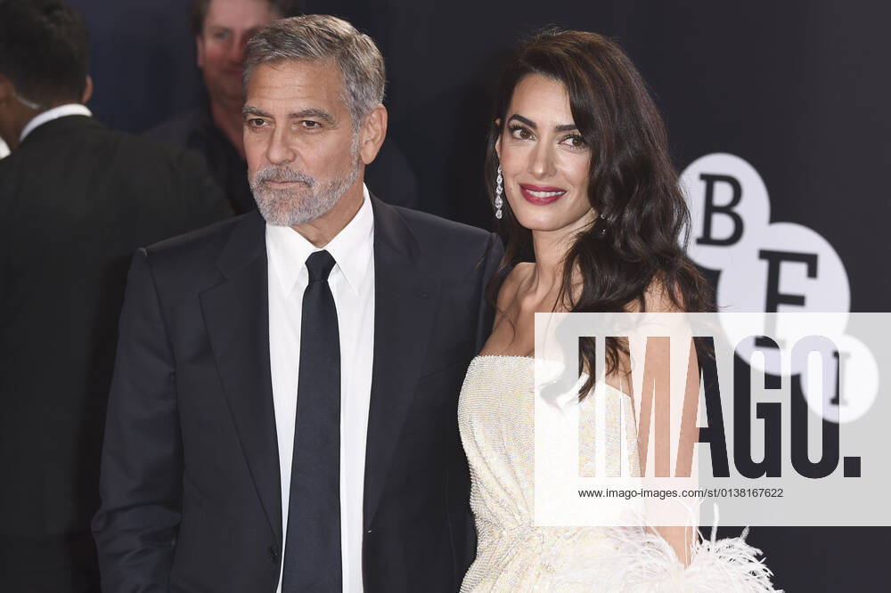 George Clooney with wife Amal Alamuddin Clooney at the premiere of the feature film The Tender Bar at the 65 BFI London Film Festival 2021 at the Royal Festival Hall London, 10 10 2021. Foto:xS.xFuturexImage