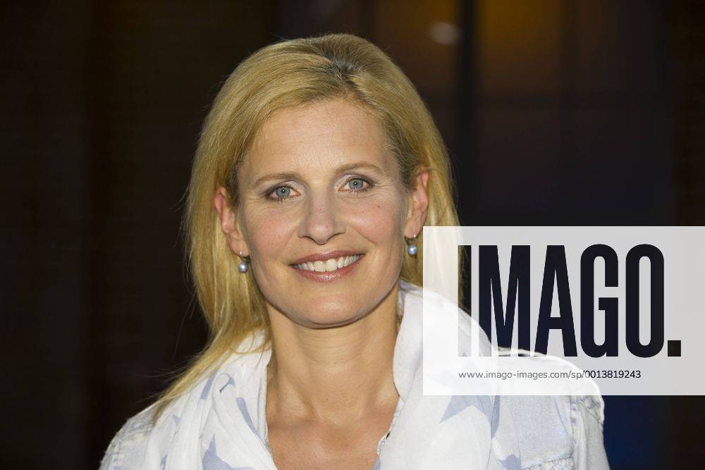 Katrin MÜLLER-HOHENSTEIN, Müller-Hohenstein, Moderatorin, Portraet, Porträt, Portrait, angeschnittenes Einzelbild, Einzelmotiv, zu Gast in der Sendung Kölner Treff im WDR Fernsehen, 14.06.2013. Â
