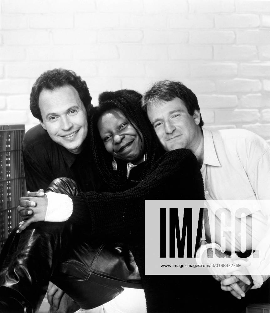 COMIC RELIEF V, from left: Billy Crystal, Whoopi Goldberg, Robin Williams, (aired May 16, 1992), 1992. ph: Tony Costa ?HBO courtesy Everett Collection Ref:TBDCORE HO003 PUBLICATIONXNOTxINxCANxCHNxFRAxITAxJPNxNORxPOLxRUSxESPxUKxUSA