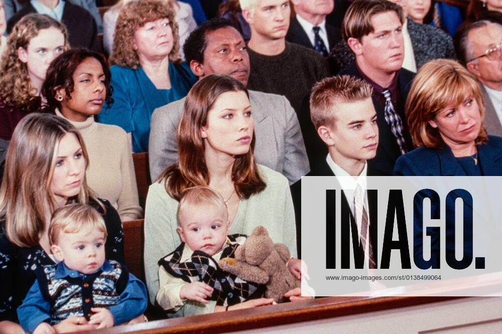 7TH HEAVEN, (aka SEVENTH HEAVEN), from left: Beverley Mitchell, Jessica Biel, David Gallagher, Catherine Hicks; babies: Lorenzo Brino, Nikolas Brino (2000), 1996-2007. ph: Jerry Wolfe ?Spelling Prod. Courtesy Everett Collection Ref:TSDSEHE AZ036 PUBLICATIONXNOTxINxCANxCHNxFRAxITAxJPNxNORxPOLxRUSxESPxUKxUSA