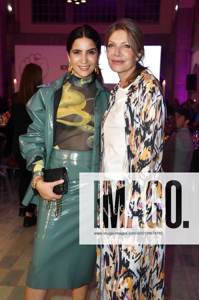 Chryssanthi Kavazi and Ursula Karven at the presentation of the 4 Iconista Award 2021 at the Stadtbad Oderberger Berlin, 14 10 2021 Foto:xN.xKubelkax xFuturexImage