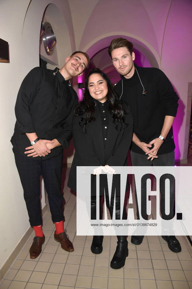 Bahar Kizil with her musicians at the 4 Iconista Award 2021 ceremony at Stadtbad Oderberger Berlin, 14 10 2021 Foto:xN.xKubelkax xFuturexImage
