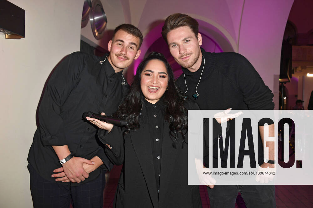 Bahar Kizil with her musicians at the 4 Iconista Award 2021 ceremony at Stadtbad Oderberger Berlin, 14 10 2021 Foto:xN.xKubelkax xFuturexImage