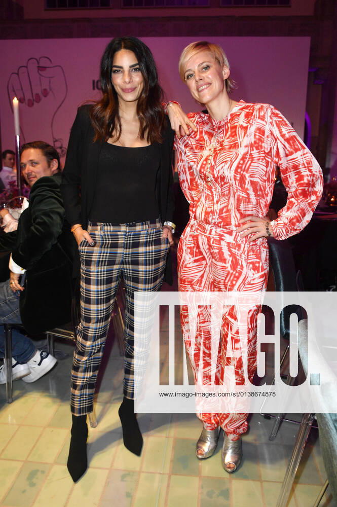 Lilli Hollunder and Johanna Keimeyer at the presentation of the 4 Iconista Award 2021 at the Stadtbad Oderberger Berlin, 14 10 2021 Foto:xN.xKubelkax xFuturexImage