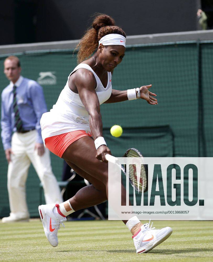 (130627) -- LONDON, June 27, 2013 (Xinhua) -- Serena Williams of the United States returns the ball during the second round of ladies singles of France on day 4 of the Wimbledon Lawn Tennis Championships at the All England Lawn Tennis and Croquet Club in London, Britain on June 27, 2013. (Xinhua Wang Lili) (SP)BRITAIN-LONDON-TENNIS-WIMBLEDON-DAY 4