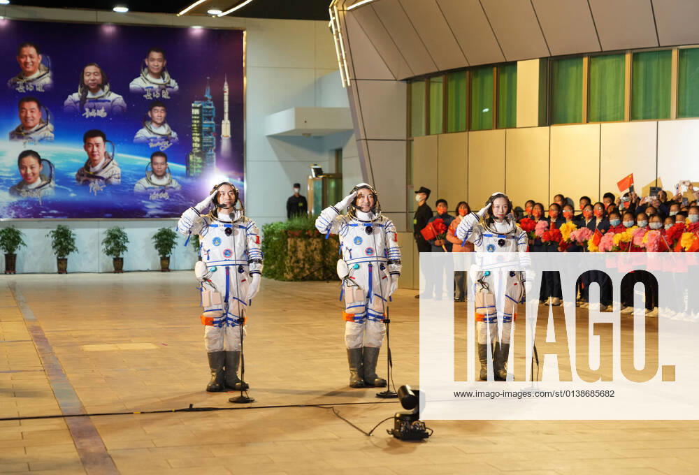 (211015) -- JIUQUAN, Oct. 15, 2021 -- A see-off ceremony for three Chinese astronauts of the Shenzhou-13 crewed space mission is held at the Jiuquan Satellite Launch Center in northwest China, Oct. 15, 2021. Chinese astronauts Zhai Zhigang (C), Wang Yaping (R), and Ye Guangfu will stay in space for about six months. ) CHINA-JIUQUAN-SHENZHOU-13-ASTRONAUTS-SEE-OFF CEREMONY (CN) LixGang