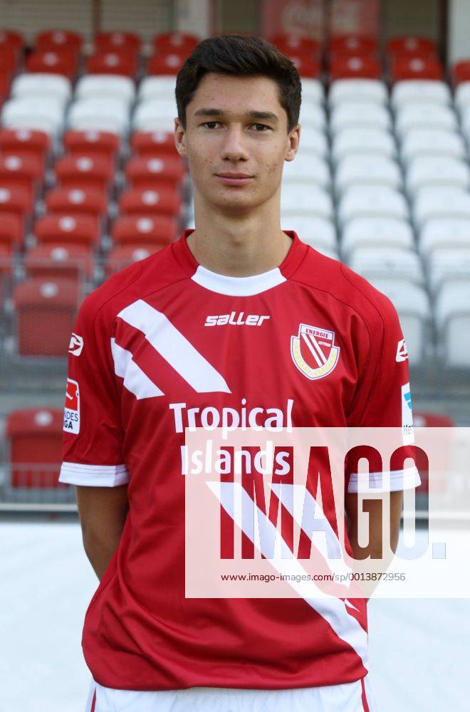 Tim Kleindienst Portrait Portraet Porträt Einzelbild FC Energie Cottbus offizieller Mannschaftsfototermin Teamfoto zweite Bundesliga 28.06.2013 Fußball Fussball Stadion der Freundschaft Cottbus Herren DFL zweite Bundesliga Saison 2013 2014