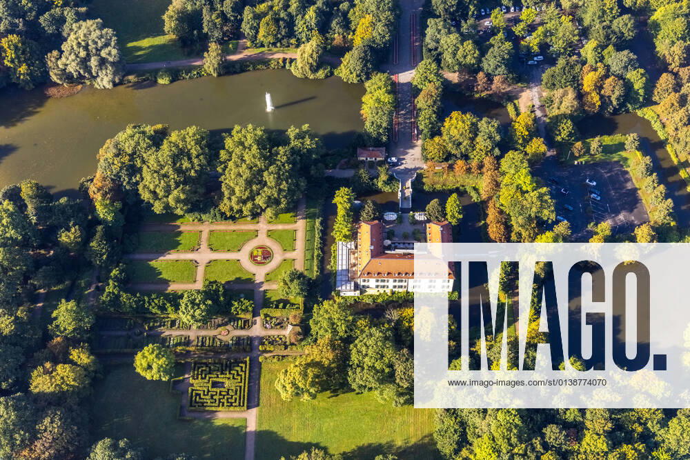 Aerial view, moated castle Berge in the district Buer in Gelsenkirchen, Ruhr area, North Rhine Westphalia, Germany ATTENTIONxMINDESTHONORARx60xEURO