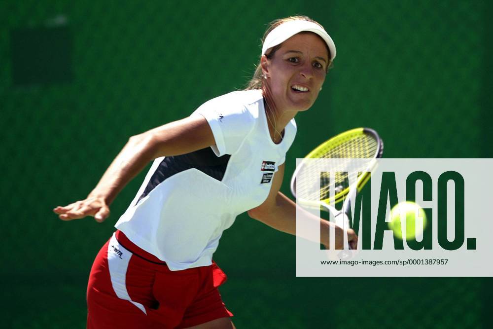 Anca Barna (Deutschland) - Vorhand Tennis Damen Australian Open 2005, WTA Tour, Grand Slam, Einzelbild Melbourne Dynamik,