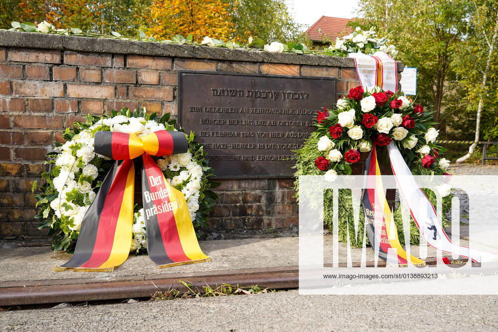 Berlin, Germany,GER,Gleis 17 Bahnhof Berlin Grunewald Eighty years ago, on 18 October 1941, the deportations of Jewish citizens began in Berlin. A mourning wreath by the Federal President and the Mayor of Berlin