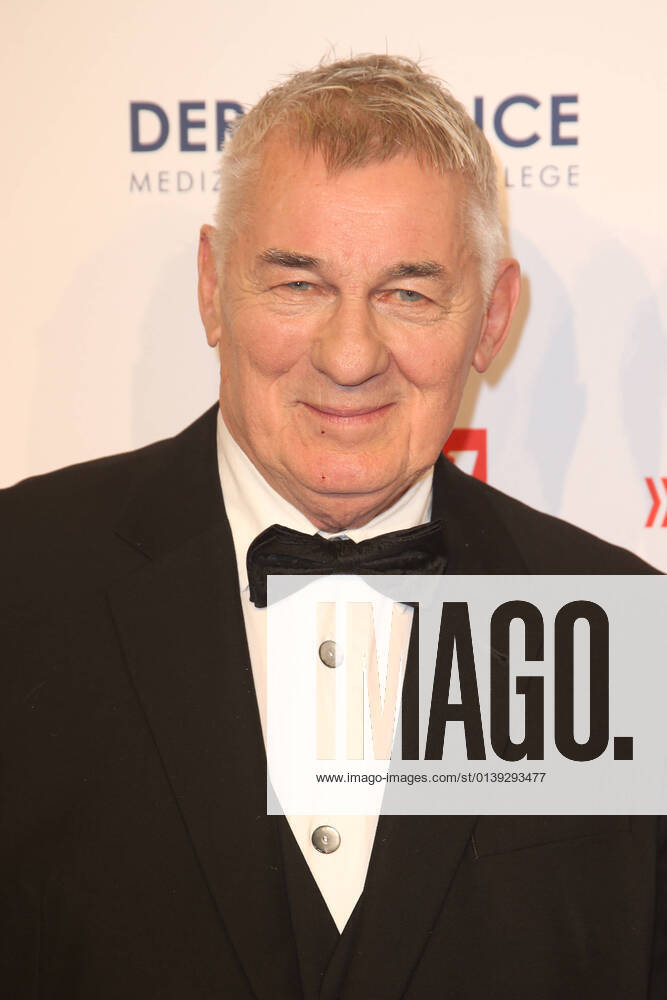 Hamburg, Germany 20 October 2021 Heinz Hoenig at the award ceremony of the GOLDEN PICTURE OF THE WOMAN 2021 on 20 10 2021 at the Stage Theater Neue Flora in Hamburg Stage Theater Neue Flora Hamburg