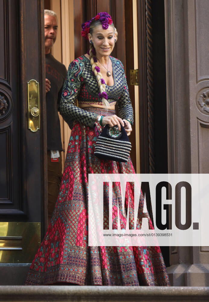 Sarah Jessica Parker, shooting on set of HBOMax Sex and the City reboot series And Just Like That in New York October 20, 2021