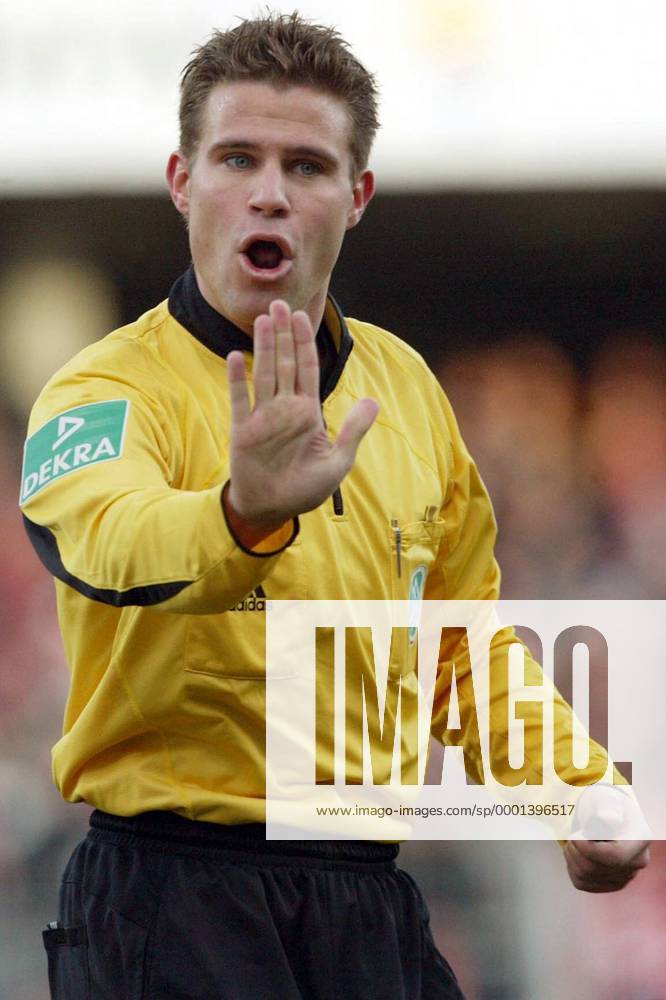 Schiedsrichter Dr. Felix Brych sagt: Stop Fußball 2. BL Herren Saison 2004 2005 Einzelbild Cottbus