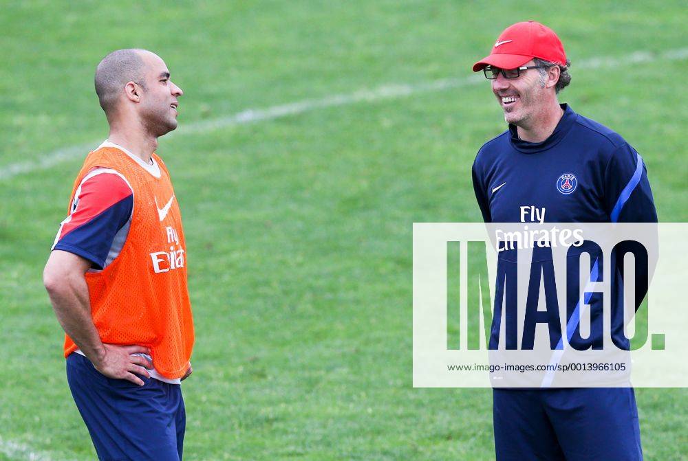 FUSSBALL - PSG, Training STEGERSBACH,AUSTRIA,11.JUL.13 - FUSSBALL - Ligue 1, Paris Saint-Germain FC, IFCS Trainingslager. Bild zeigt Alex und Trainer Laurent Blanc (PSG).