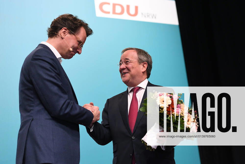 43 State Party Congress of the CDU North Rhine-Westphalia on 23 10 2021 in the Stadthalle in Bielefeld Hendrik Wüst State Chairman CDU North Rhine-Westphalia , left Armin Laschet Minister President North Rhine-Westphalia , right xRx