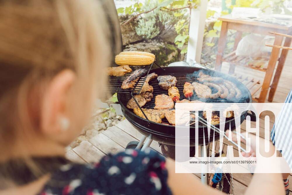 Little girl grilling the meat for the BBQ model released, Symbolfoto, 14.10.2020,