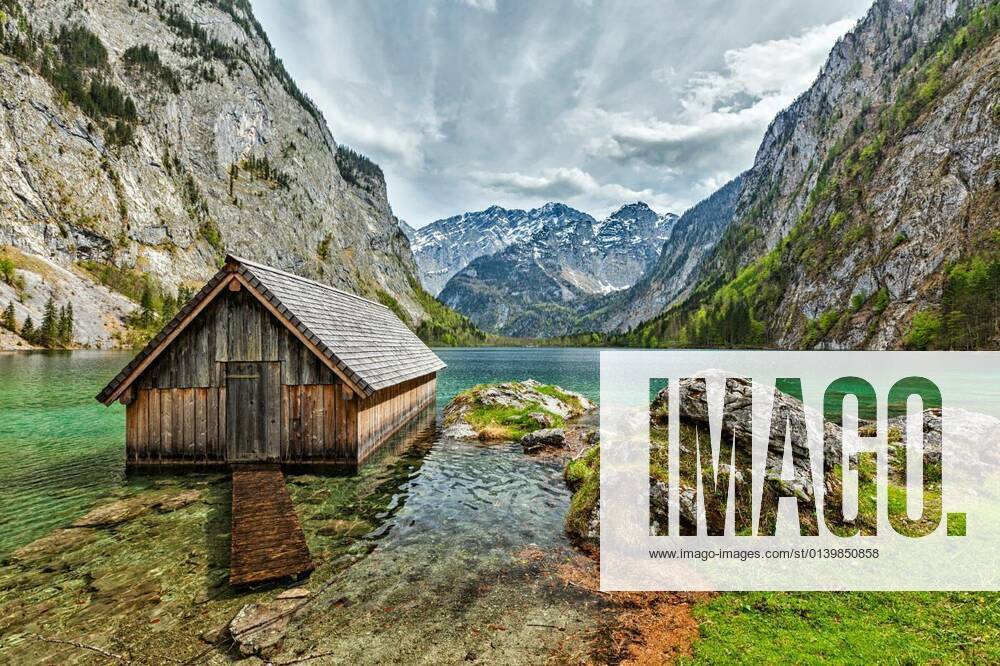 IMAGO Creative: Sommer, In den Bergen Boat dock on Obersee lake. Bavaria, Germany, 14.10.2020,