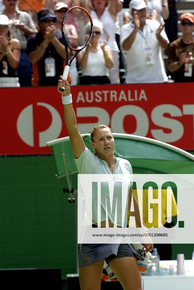 Alicia Molik (Australien) bedankt sich bei den Zuschauern Tennis Damen Australian Open 2005, Grand Slam, WTA-Tour Einzelbild Melbourne