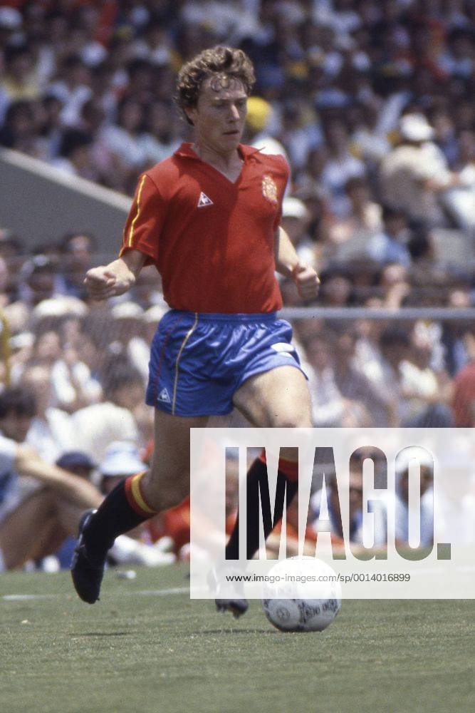 Emilio BUTRAGUENO, ESP, Fussballspieler, spanischer Nationalspieler, Aktion, Einzelaktion mit Ball, hier bei der Fussball Weltmeisterschaft 1986 in Mexico, Mexiko, FIFA WM 1986, !ACHTUNG: AUFNAHMEDATUM GESCHÄTZT!,