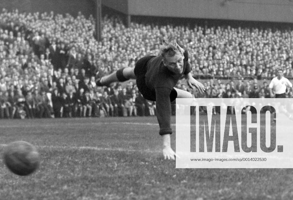 Football - 1959 1960 First Division - Preston North End 1 Manchester City 5 City goalkeeper Bert Trautmann at Deepdale.