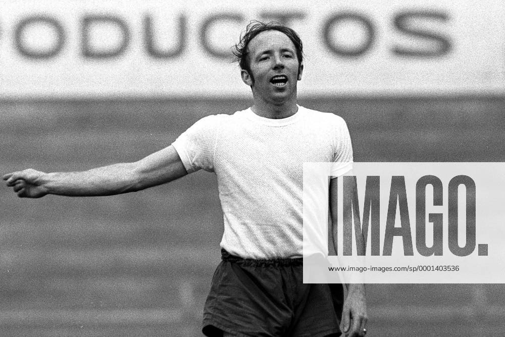 Nobby Stiles (England) gibt während des Trainings Anweisungen Fußball WM Herren Weltmeisterschaft 1970, Länderspiel, Nationalmannschaft, Nationalteam, Training Einzelbild Leon