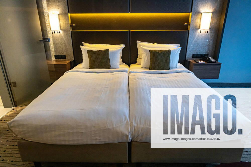 DEU, Germany, Berlin, 24 10 2021 Steigenberger Hotel Am Kanzleramt, hotel room Deutsche Hospitality, formerly Steigenberger Hotel Group, owned by Huazhu Group bed, hotel bed, double bed