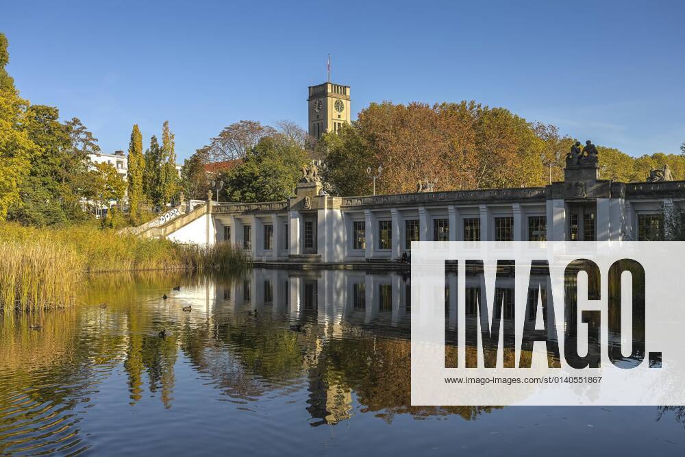 Autumn, Duck Pond, Carl Zuckmayer Bridge with U Station Rathaus Schöneberg, Rudolph Wilde Park, Schöneberg, Tempelhof Schöneberg, Berlin, Germany