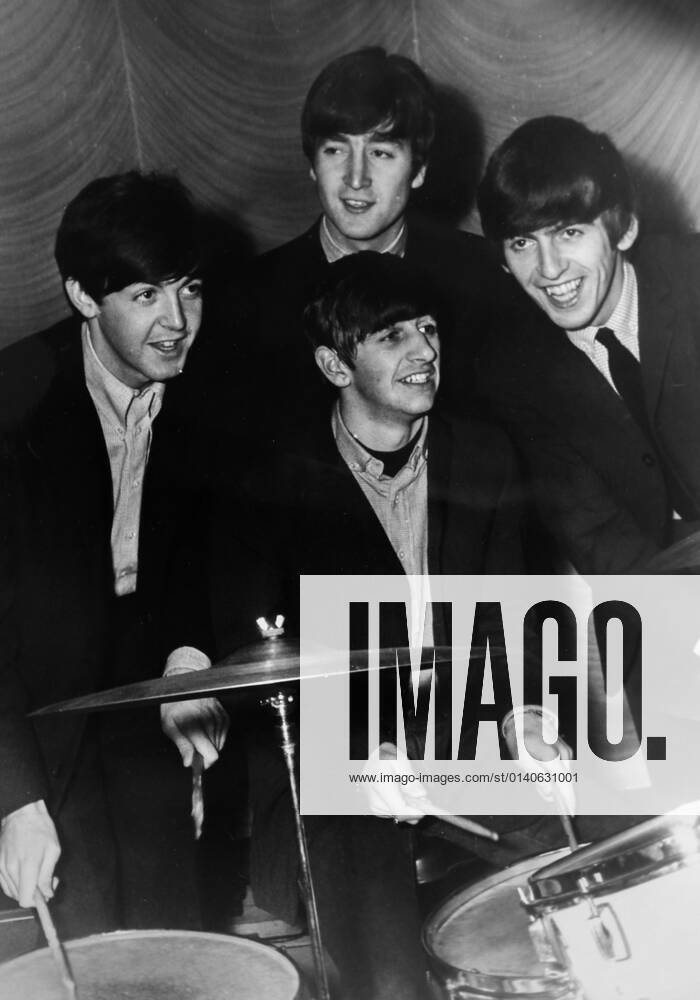 Fans of The Beatles scream during a concert in the early Sixties. Unknown, Unknown, UK, Ref:VM SHO Beatles Ringo on drums 2.jpg, The Beatles, fans, concert, screaming