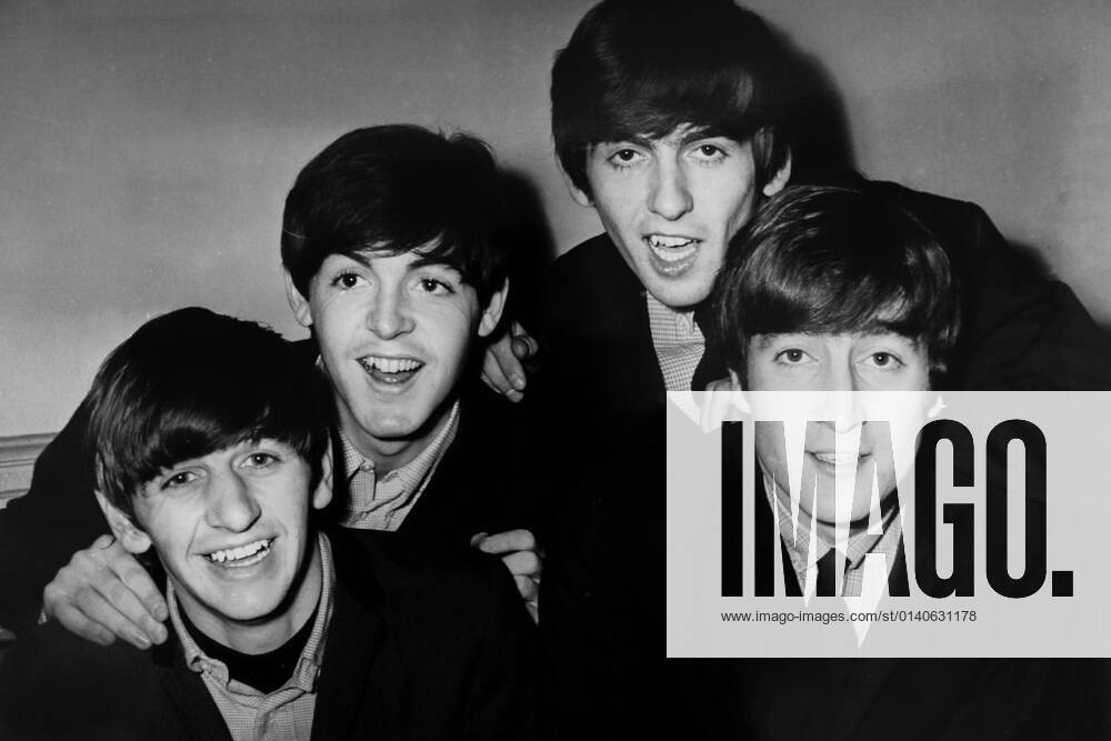 Fans of The Beatles scream during a concert in the early Sixties. Unknown, Unknown, UK, Ref:VM SHO Beatles smiling 3.jpg, The Beatles, fans, concert, screaming