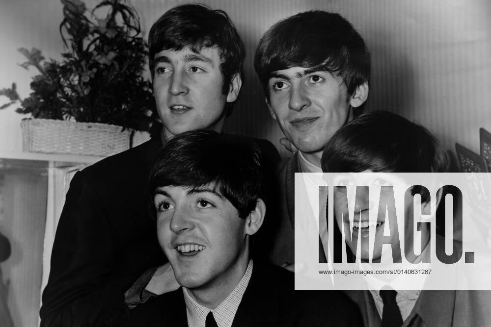Fans of The Beatles scream during a concert in the early Sixties. Unknown, Unknown, UK, Ref:VM SHO Beatles smiling.jpg, The Beatles, fans, concert, screaming