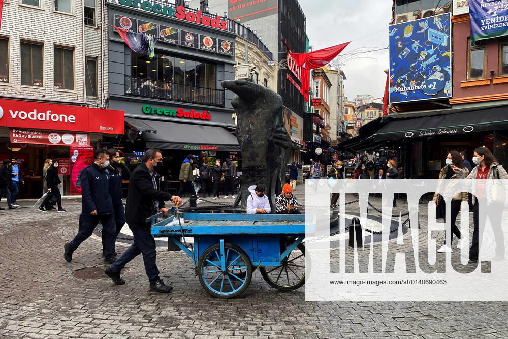 People wearing face masks walk on a street in Istanbul, Turkey, on November 1, 2021. Turkey confirmed 28,678 new COVID-19 cases, raising its tally of infections to 8,061,666 according to its health ministry. Some 217 persons died of Covid-9 today, increasing the death toll from the virus in Turkey to 70,828. (Safak Hacaloglu - Depo Photos)