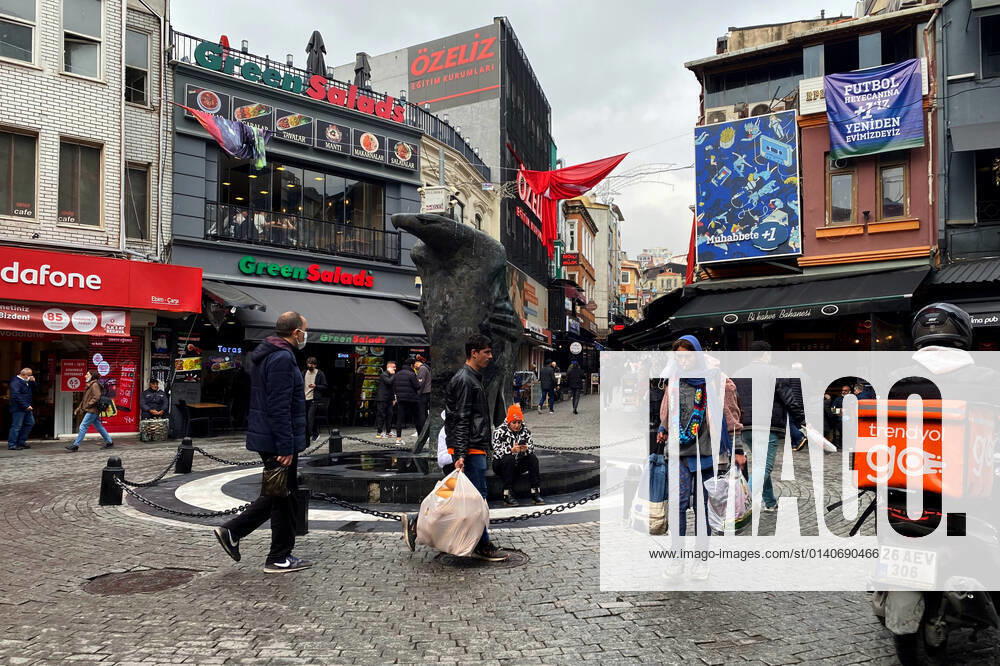 People wearing face masks walk on a street in Istanbul, Turkey, on November 1, 2021. Turkey confirmed 28,678 new COVID-19 cases, raising its tally of infections to 8,061,666 according to its health ministry. Some 217 persons died of Covid-9 today, increasing the death toll from the virus in Turkey to 70,828. (Safak Hacaloglu - Depo Photos)