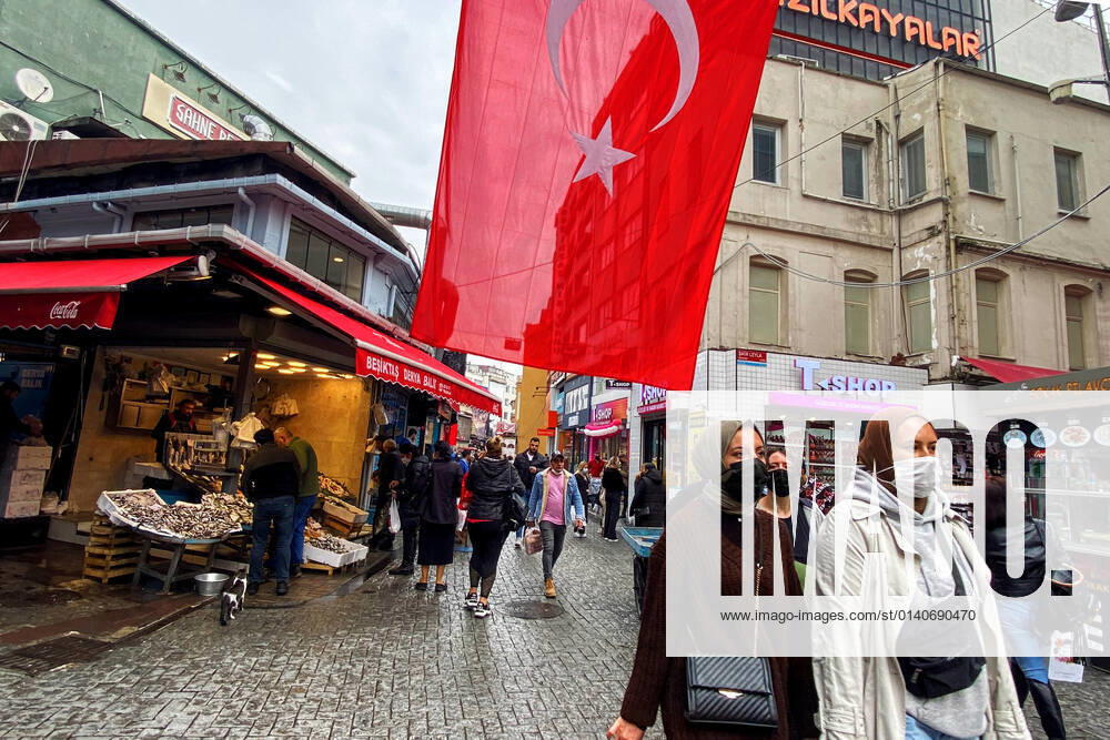 People wearing face masks walk on a street in Istanbul, Turkey, on November 1, 2021. Turkey confirmed 28,678 new COVID-19 cases, raising its tally of infections to 8,061,666 according to its health ministry. Some 217 persons died of Covid-9 today, increasing the death toll from the virus in Turkey to 70,828. (Safak Hacaloglu - Depo Photos)