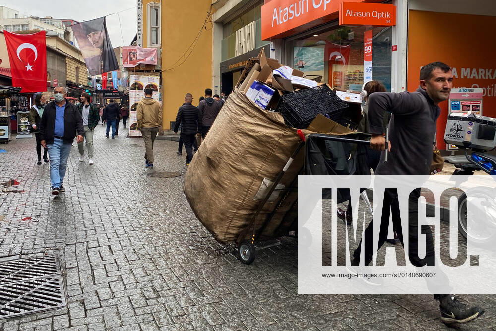 People wearing face masks walk on a street in Istanbul, Turkey, on November 1, 2021. Turkey confirmed 28,678 new COVID-19 cases, raising its tally of infections to 8,061,666 according to its health ministry. Some 217 persons died of Covid-9 today, increasing the death toll from the virus in Turkey to 70,828. (Safak Hacaloglu - Depo Photos)