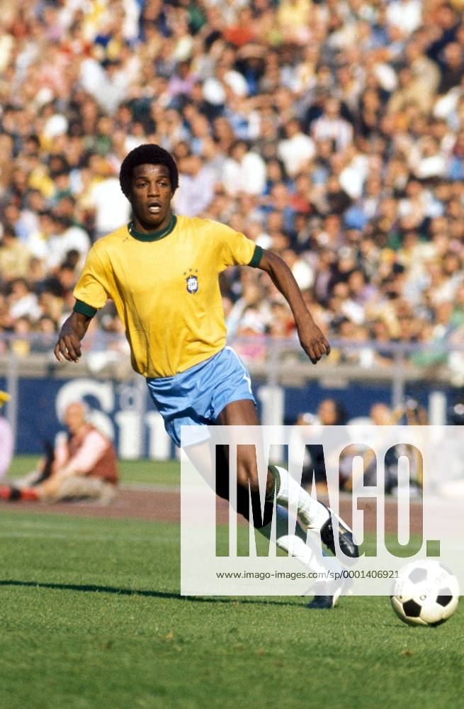 Marco Antonio (Brasilien) am Ball Fußball WM Herren Weltmeisterschaft 1970, Nationalmannschaft, Nationalteam, Nationaltrikot, Gruppe 3, Brasilien Einzelbild Länderspiel Guadalajara Dynamik,