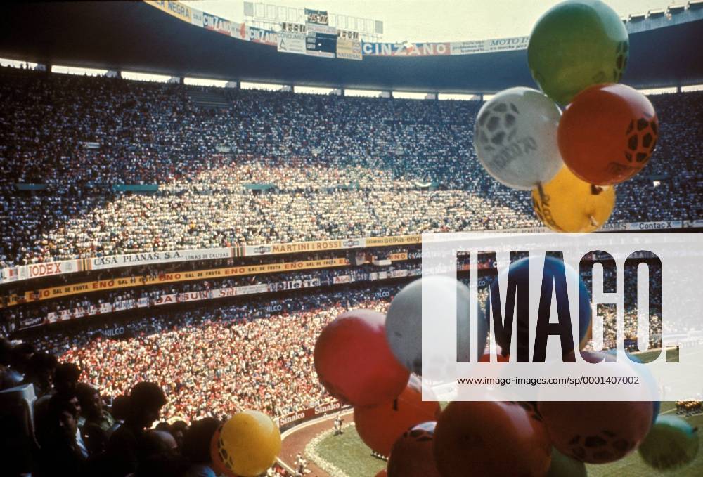 Das ausverkaufte Aztekenstadion während der Eröffnungsfeier zur WM 1970 Fußball WM Herren Weltmeisterschaft 1970, Eröffnungszeremonie Totale Estadio Azteca Mexiko City, Mexiko-Stadt