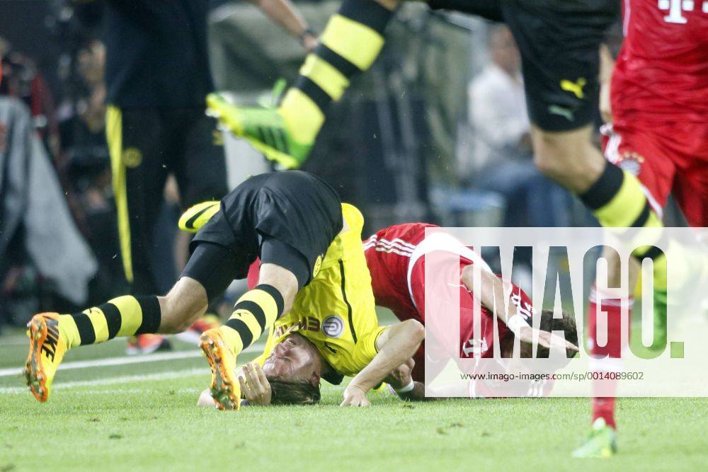 Supercup Deutschland 2013 Borussia Dortmund vs. FC Bayern München 4:2 HIER rot Mario Mandzukic (FC Bayern München) + schwarzgelb Marcel Schmelzer (Borussia Dortmund) oder Dortmund gegen München ist immer eine heiße Auseinandersetzung
