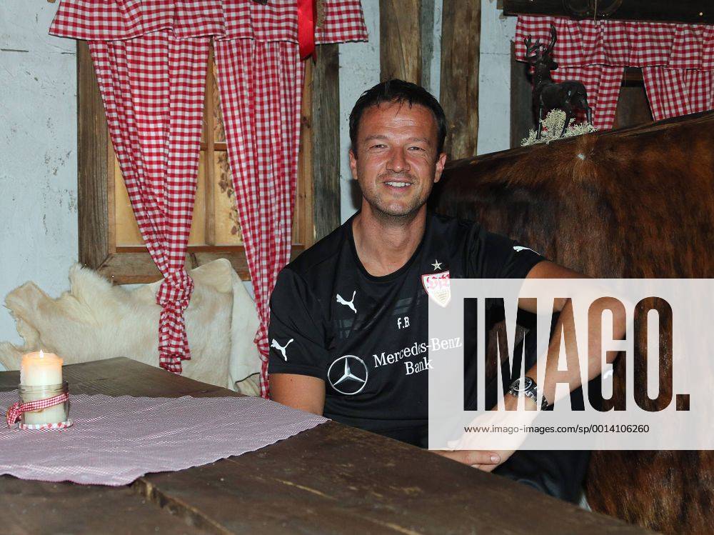 Fußball 1. Bundesliga Saison 2012 - 2013 VfB Stuttgart Trainingslager in Donaueschingen: Presserunde mit Fredi Bobic (Vorstand Sport) in der Öventhütte