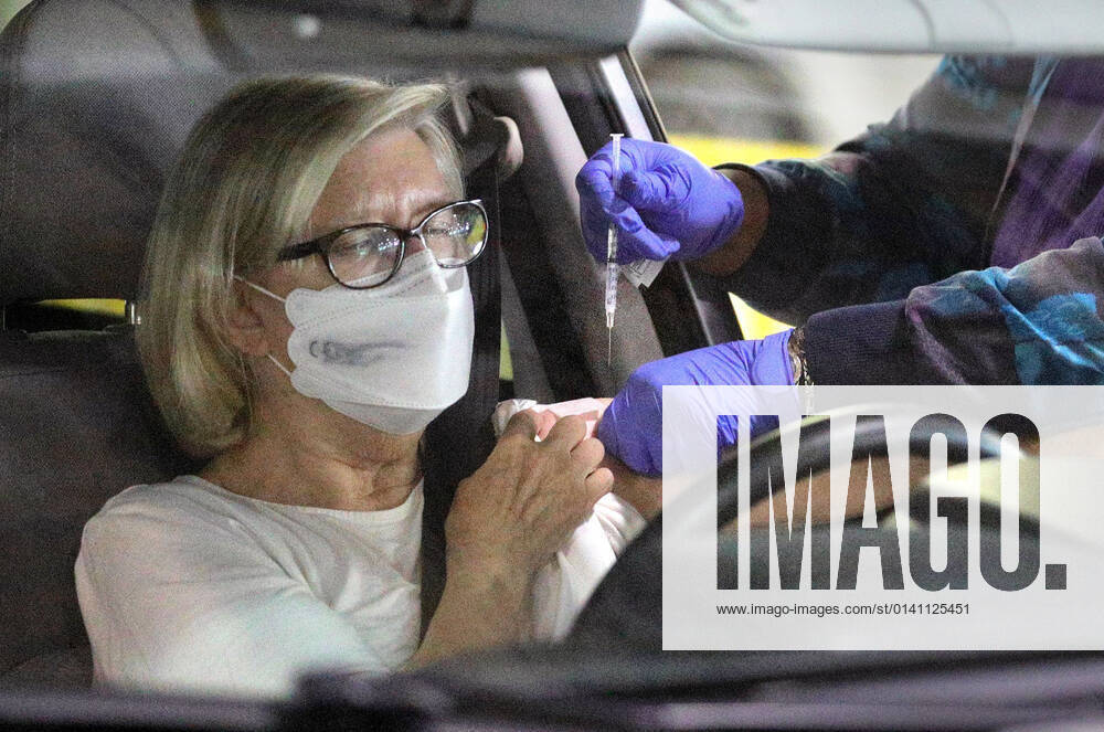 A Florida resident gets vaccinated at the Orange County Convention Center in Orlando, Florida on Monday, Feb. 8, 2021. Florida Friday again saw a continuing decline in hospitalizations and cases, but passed a grim milestone of 60,000 deaths in the state. Orlando USA - ZUMAm67_ 20210208_zaf_m67_042