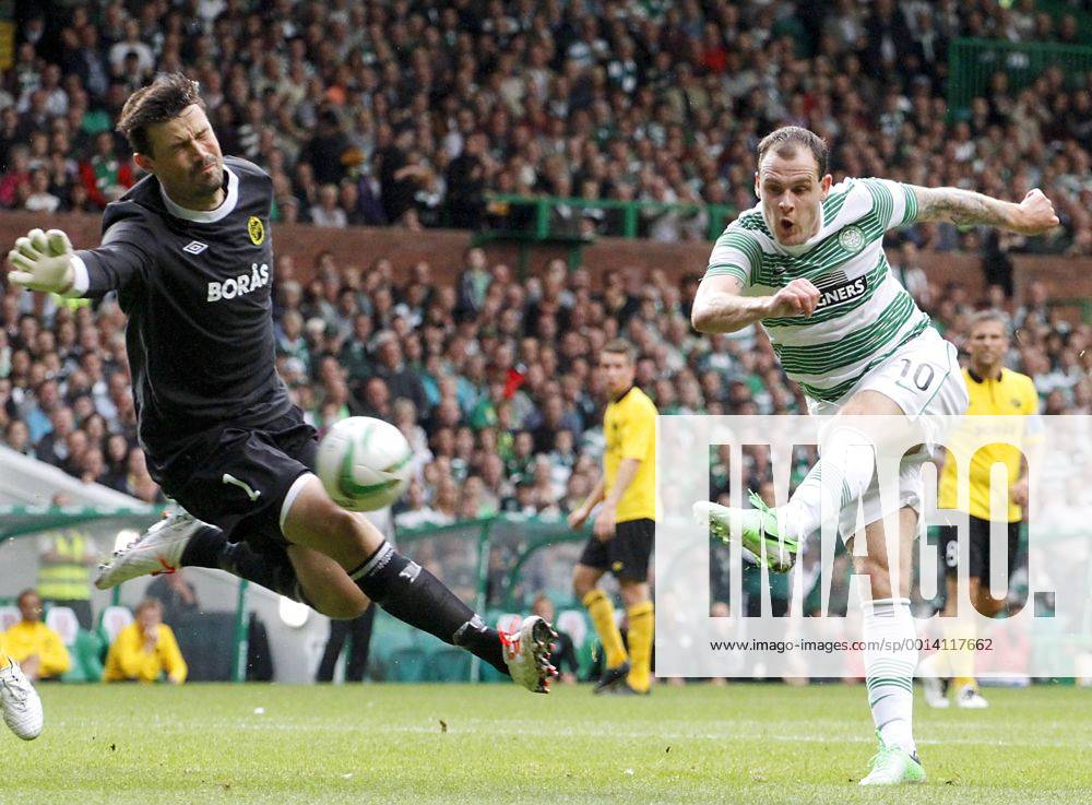 Glasgow, Scotland. Anthony Stokes goal is ruled offside during the UEFA Champions League Qualifying Third Round tie between Celtic Glasgow and IF Elsborg from Parkhead. xVagelisxGeorgarioux ActionPlus11434340