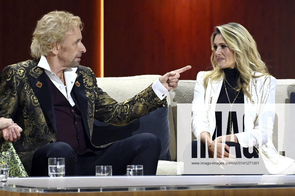 Thomas Gottschalk and Helene Fischer in the ZDF entertainment show Wetten, dass live from the exhibition hall in Nuremberg, 06 11 2021 Foto:xF.xFuturexImage