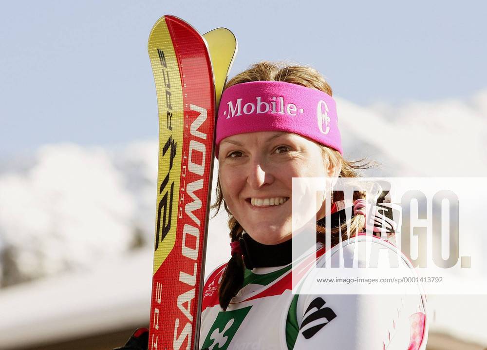 Janica Kostelic (Kroatien) hat gut lachen Alpiner Skilauf WM Damen Weltmeisterschaft 2005, Ski Alpin, Skisport, Abfahrt, Einzelbild Santa Caterina Bormio