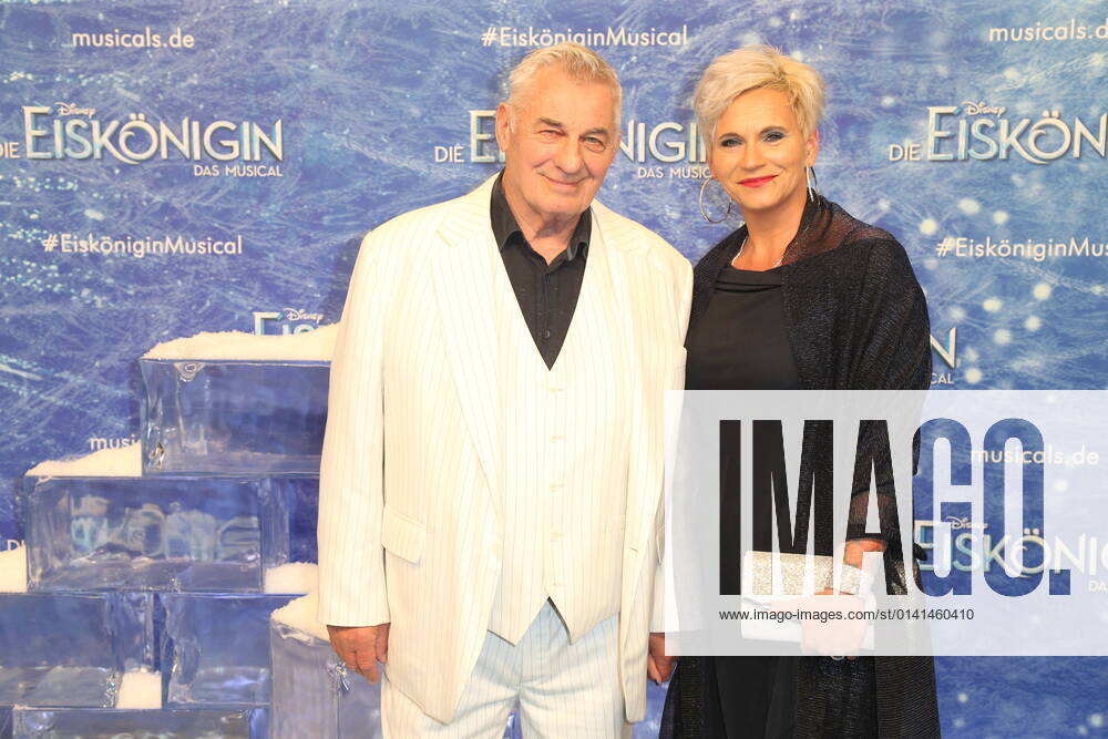 Musical premiere Hamburg Heinz and Annika Hoenig Premiere of the Disney musical The Ice Queen at the Stage Theater an der Elbe, Hamburg 8 11 2021