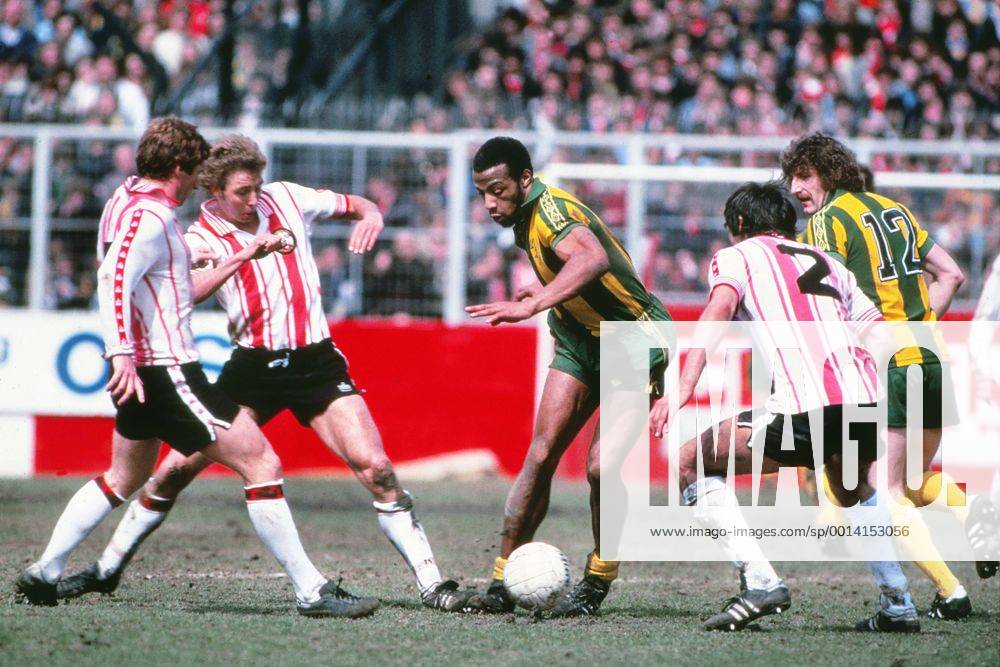 Football - 1978 1979 First Division - Southampton 1 West Bromwich Albion 1 West Brom s Cyrille Regis at The Dell. 13 04 1979