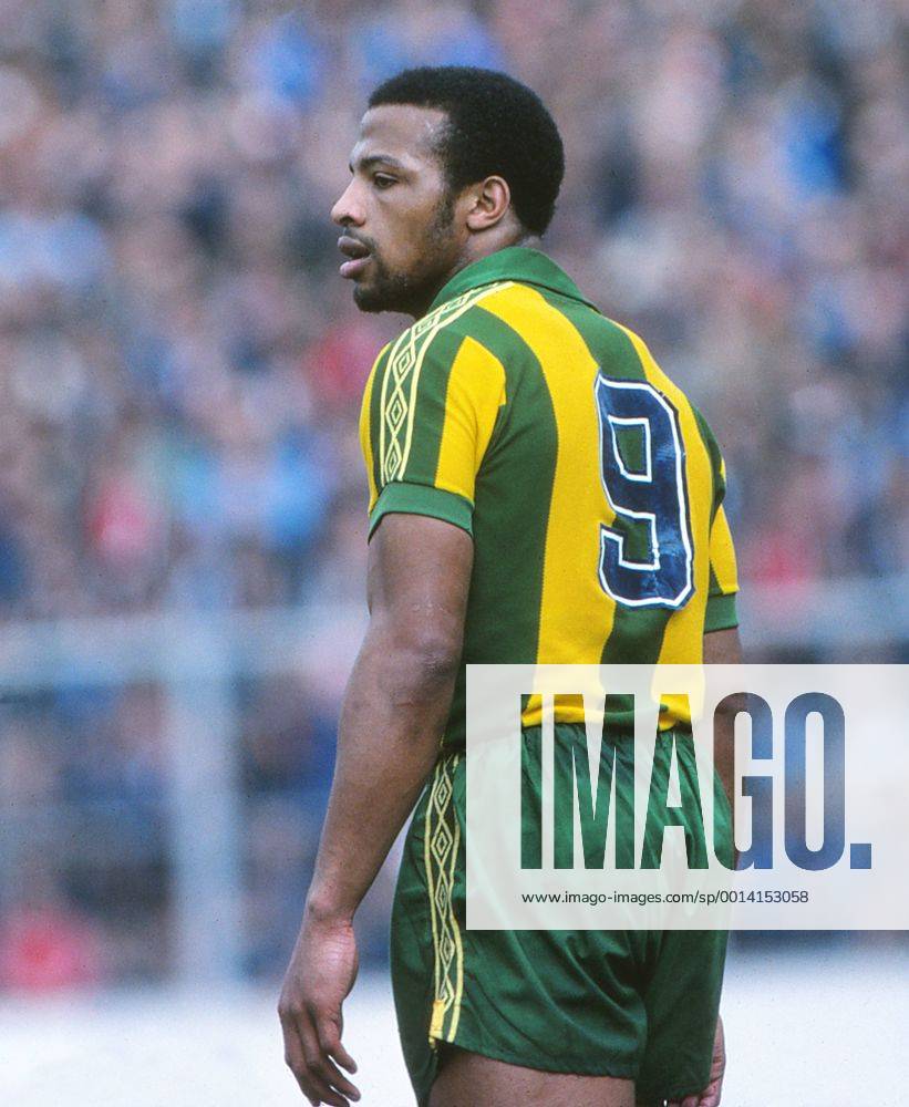 Football - 1978 1979 First Division - Southampton 1 West Bromwich Albion 1 West Brom s Cyrille Regis at The Dell. 13 04 1979